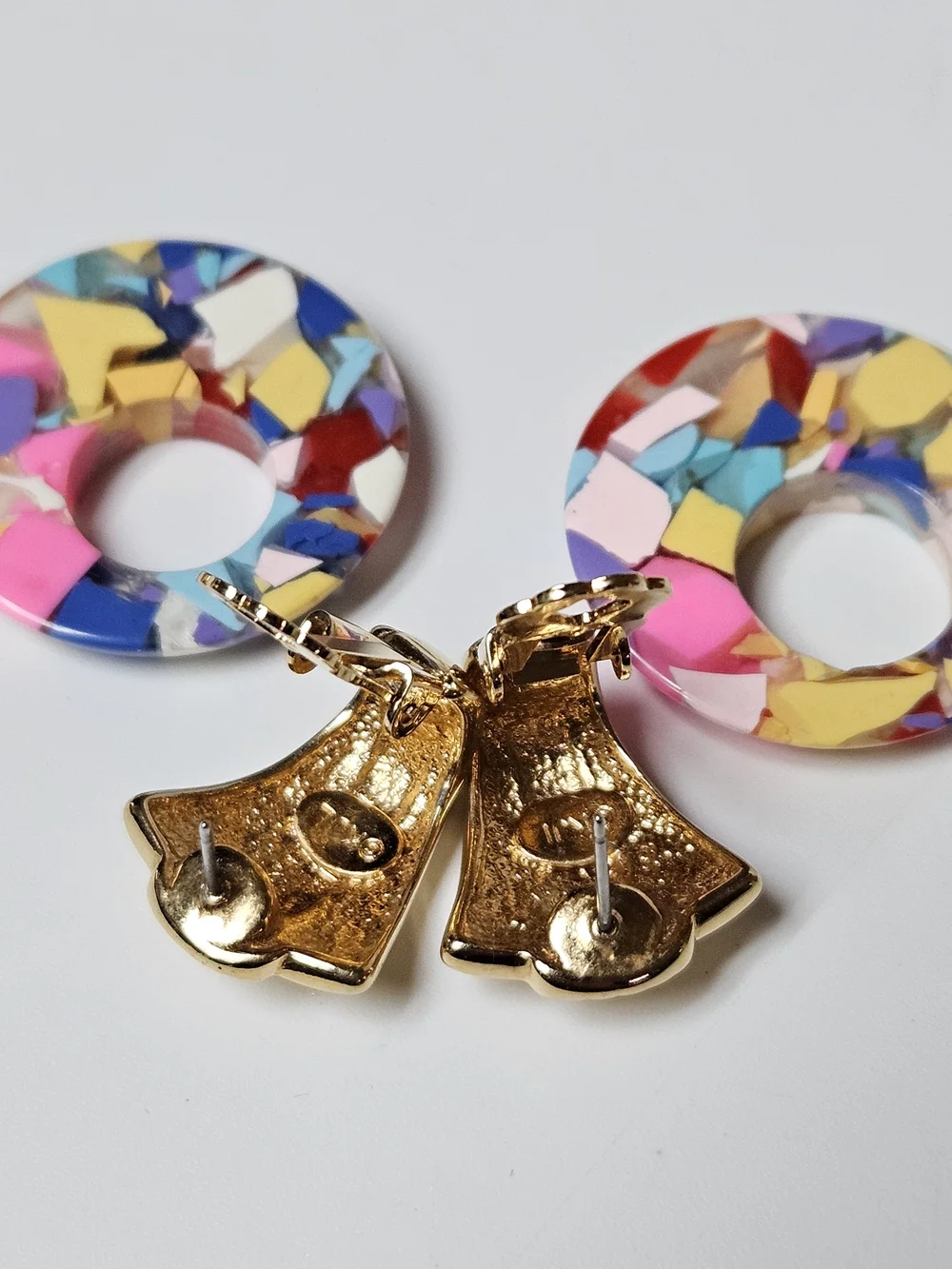 80s 90s KJL Kenneth J Lane Gold Multicolor Confetti Hoop Drop Earrings - Picture 10 of 10